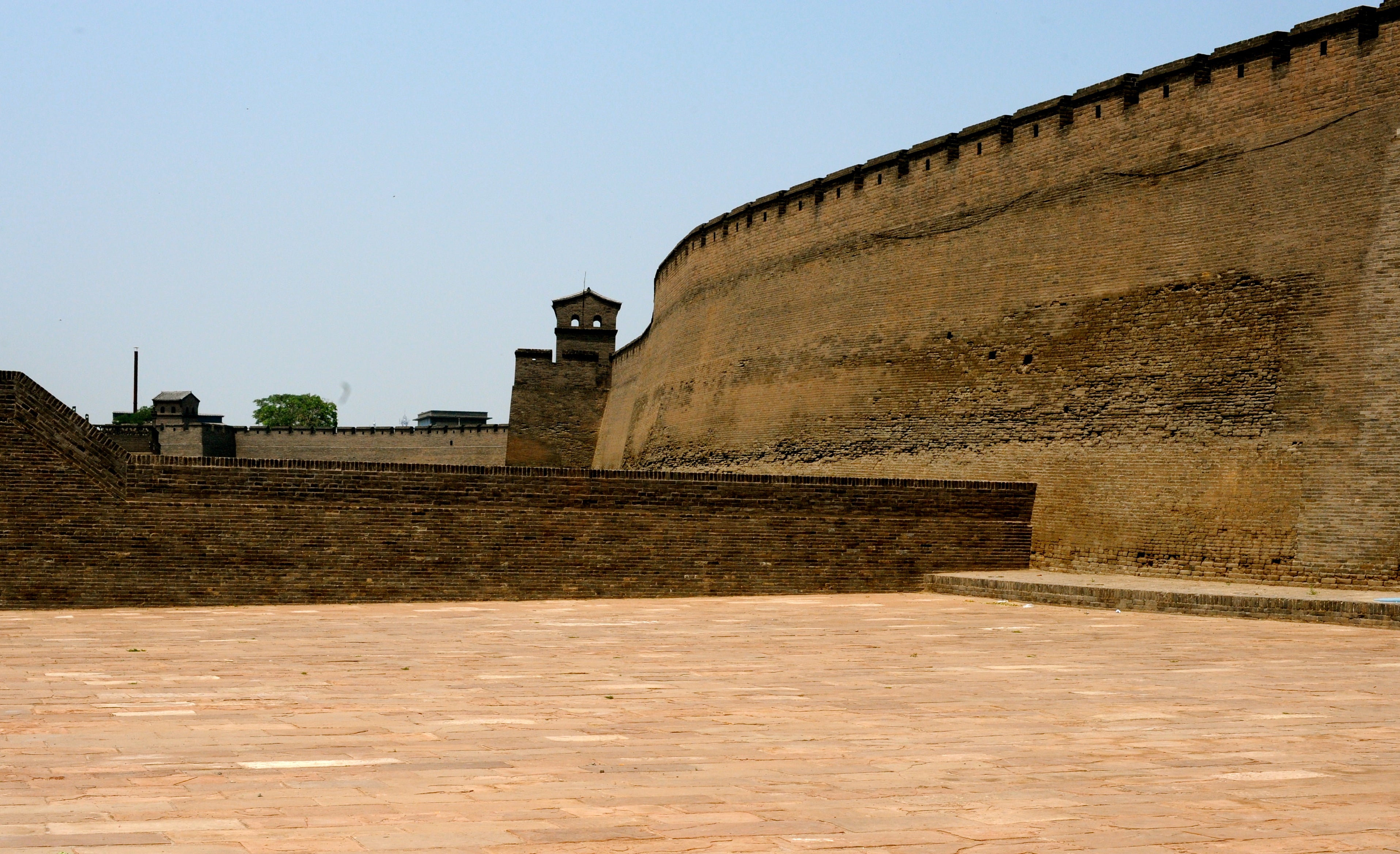 Walls are mostly rectilinear, but this gentle curve near the south gate offers a remarkable counterpoint.