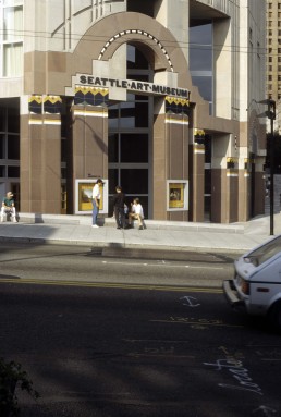 Seattle Art Museum in Seattle, Washington by architects Robert Venturi, Schott Brown