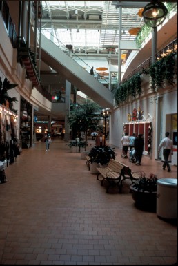 Mall of America in Bloomington, Minnesota by architect Jerde Partnership