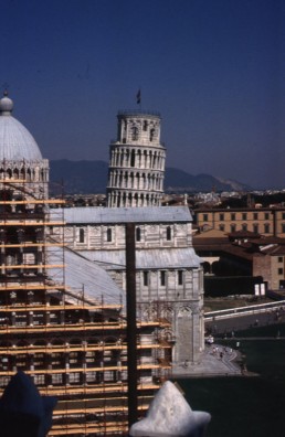 Campanile in Pisa, Italy by architect Giovanni di Simone