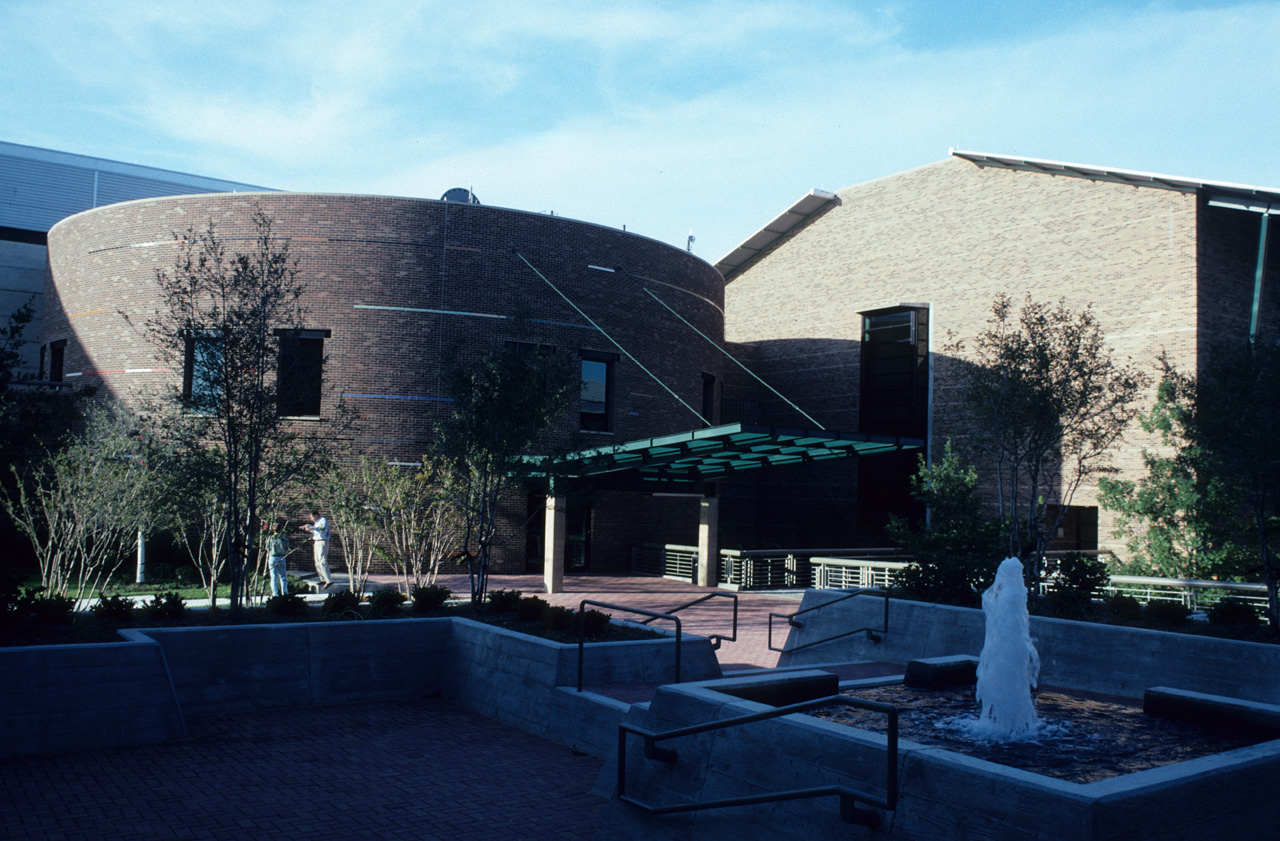 Burlington Northern Santa Fe Headquarters - Larry Speck