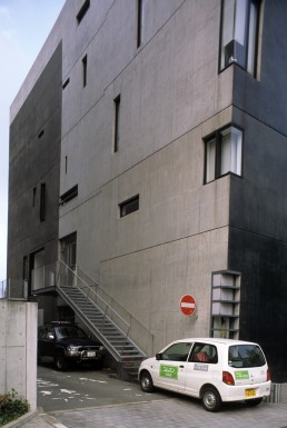 Void Space/Hinged Space Housing in Fukuoka, Japan by architect Steven Holl