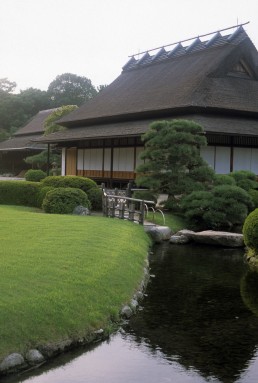 Koraku-en Garden in Okayama, Japan by architect Ikeda Tsunamasa