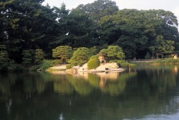Koraku-en Garden in Okayama, Japan by architect Ikeda Tsunamasa