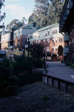 Foothill Student Housing Complex in Berkeley, California by architect William Turnbull