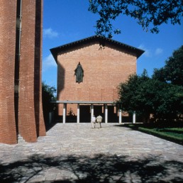 Trinity University, Trinity Chapel in San Antonio, Texas by architect O'Neil Ford