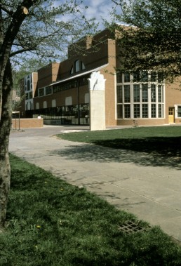 Gordon Wu Hall at Princeton University in Princeton, New Jersey by architects Robert Venturi, VSBA