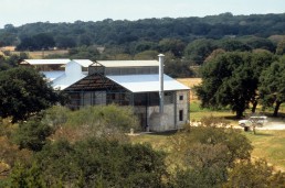 Carraro House in Kyle, Texas by architect Lake-Flato Architects