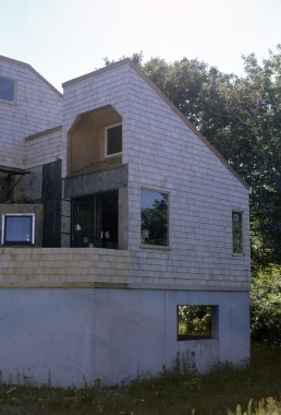 Champy House in Rye Beach, New Hampshire by architect Donlyn Lyndon