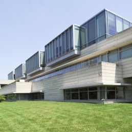 University of Chicago, Booth Graduate School of Business in Chicago, Illinois by architect Rafael Vinoly Architects