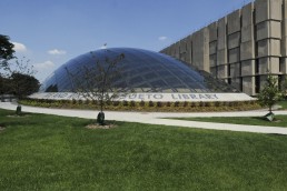 University of Chicago, Joe and Rika Mansueto Library in Chicago, Illinois by architects Helmut Jahn, Murphy Jahn Architects