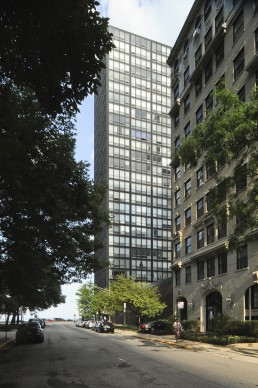 Lakeshore Drive Apartments in Chicago, Illinois by architects Mies van der Rohe, Ludwig Mies van der Rohe