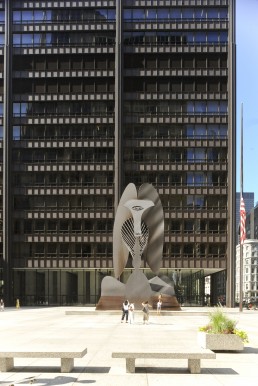 Richard J. Daley Center in Chicago, Illinois by architects C. F. Murphy Associates, Jacques Brownson, Pablo Picasso