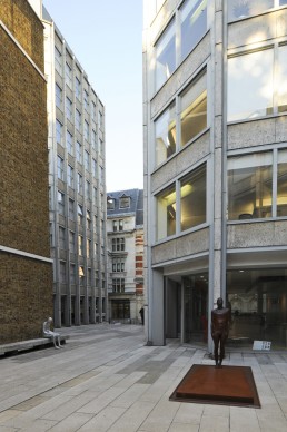 The Economist Group in London, Britain by architects Peter Smithson, Alison Smithson