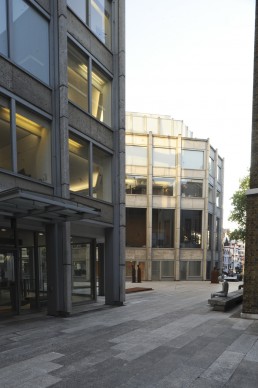 The Economist Group in London, Britain by architects Peter Smithson, Alison Smithson
