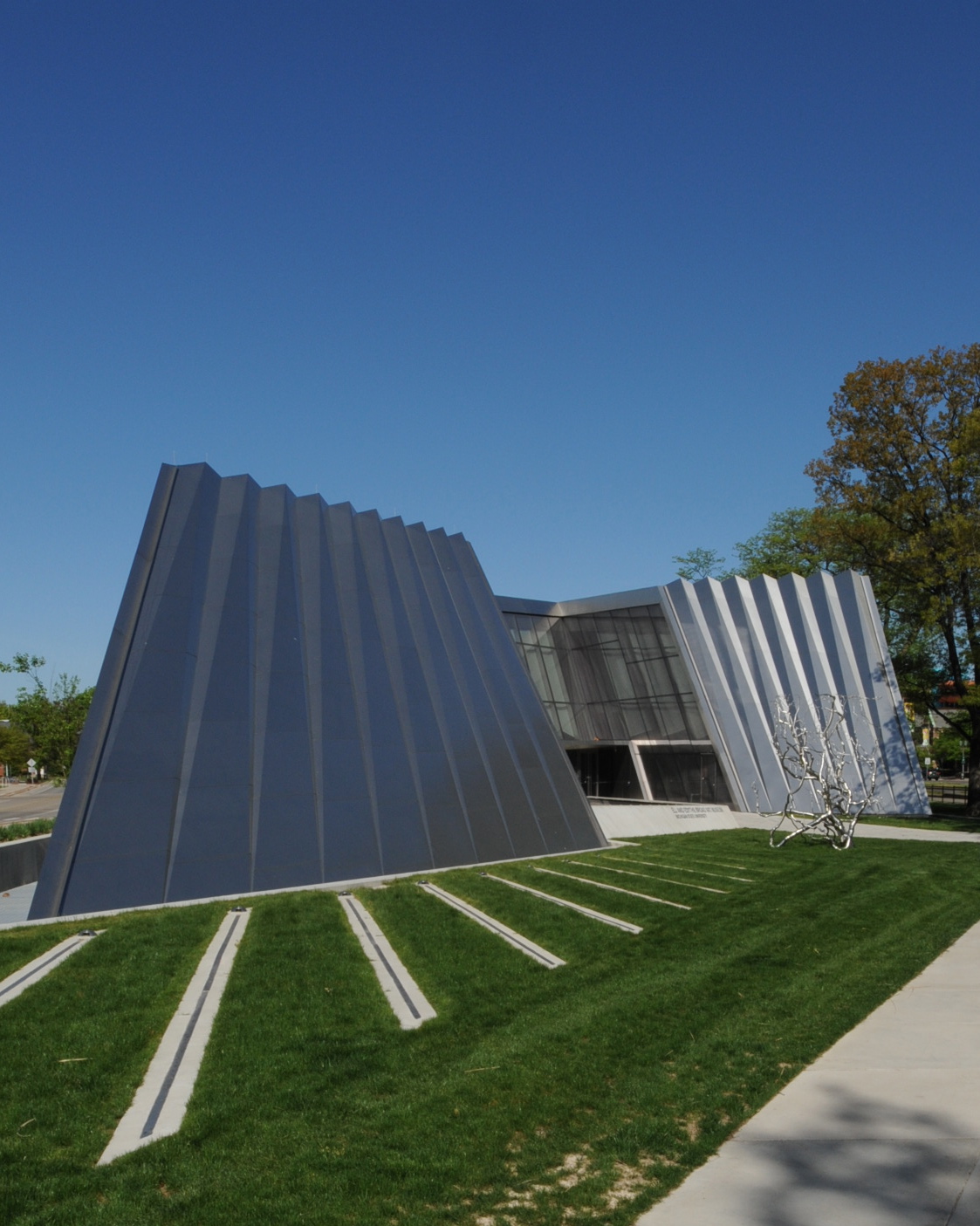 Comparing and Contrasting Two New Museums In Michigan - Larry Speck