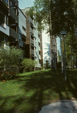 Suvikumpu Housing in Tapiola, Finland by architects Raili Pietilä, Reima Pietilä