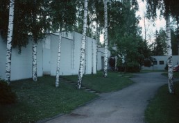 Hakalehto Atrium Houses in Tapiola, Finland by architect Pentti Ahola