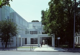 Frankfurt Museum for the Decorative Arts in Frankfurt, Germany by architect Richard Meier