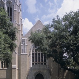 Highland Park Methodist Church at Southern Methodist University in Dallas, Texas by architects Mark Lemmon, Roscoe DeWitt