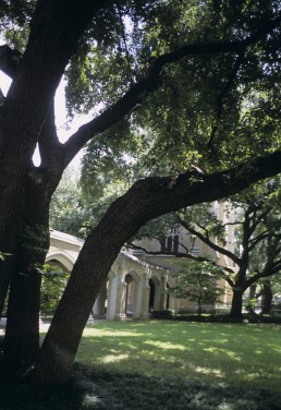 Highland Park Methodist Church at Southern Methodist University in Dallas, Texas by architects Mark Lemmon, Roscoe DeWitt