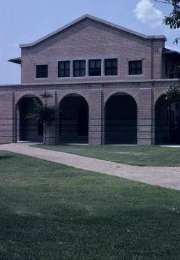 Robert H. Herring Hall at Rice University in Houston, Texas by architects Cesar Pelli, Cesar Pelli & Associates
